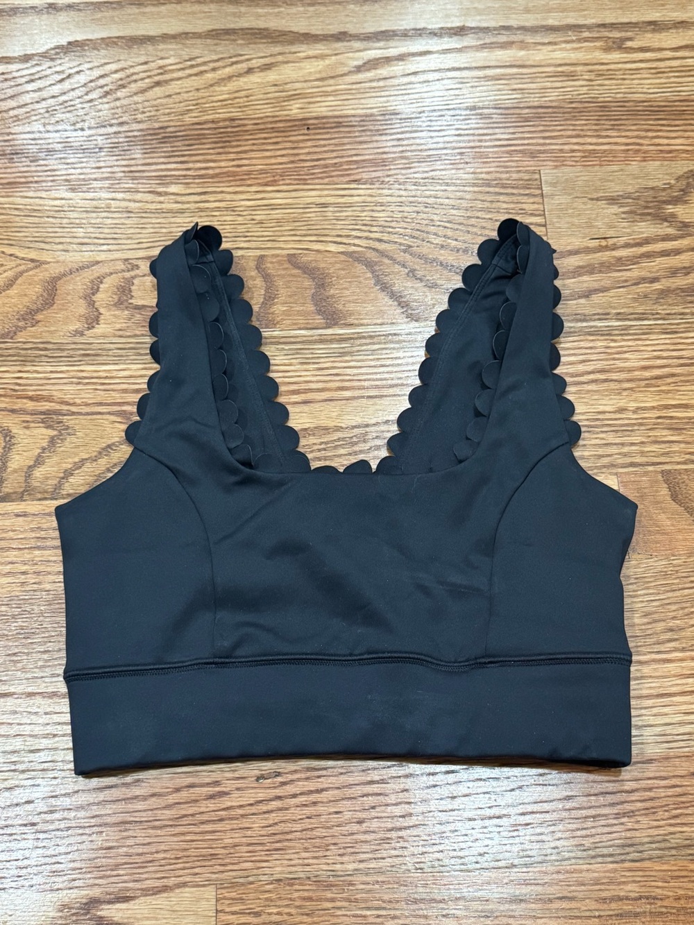 IVL Scalloped Edge Black Sports Bra Size 6